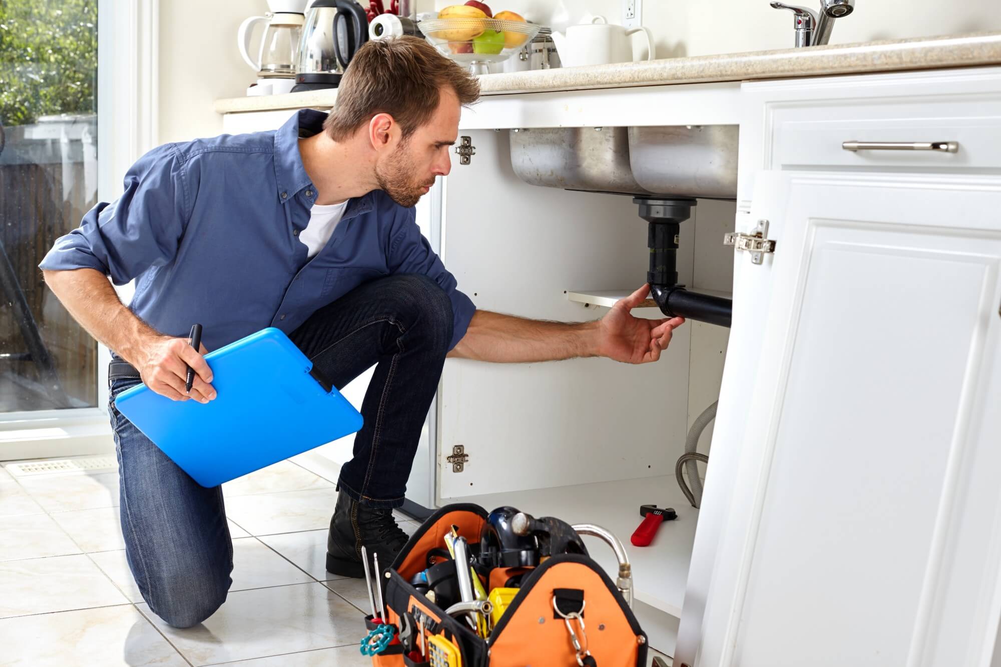 5 plumbing tools each home should have